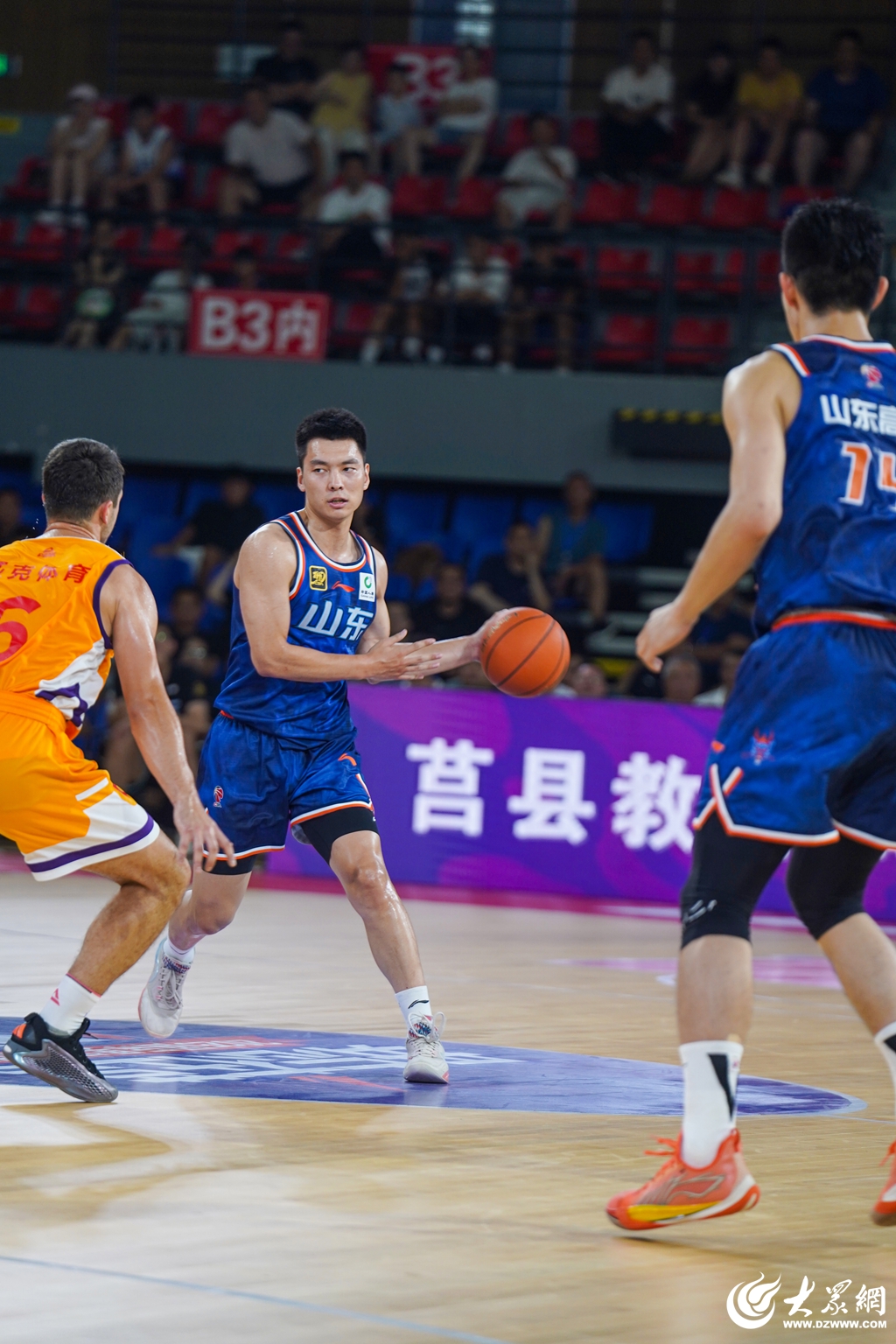 开云体育入口-关于转折点！山东男篮造点机会，NBA总决赛窗口期攻防权衡，媒体盛赞，阵容厚度经受考验的信息